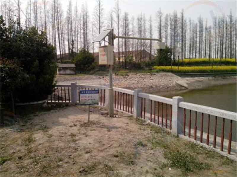 太陽能供電超聲波液位計現場圖片